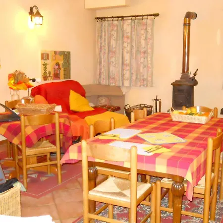 With 2 Bedrooms In With Private Pool Furnished Terrace And Wifi Appartement Moasca